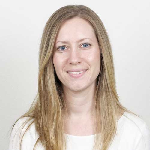 Headshot of Lisa smiling